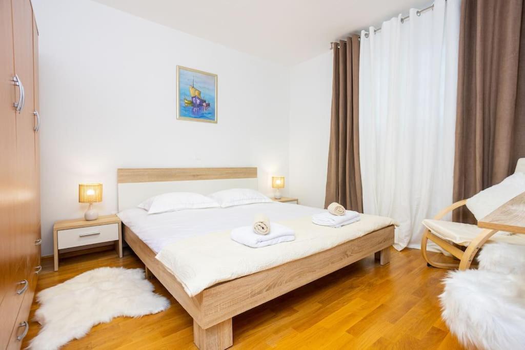 Bella Vista - Cozy Apartments With Easy Check-In And Free Parking Split Buitenkant foto