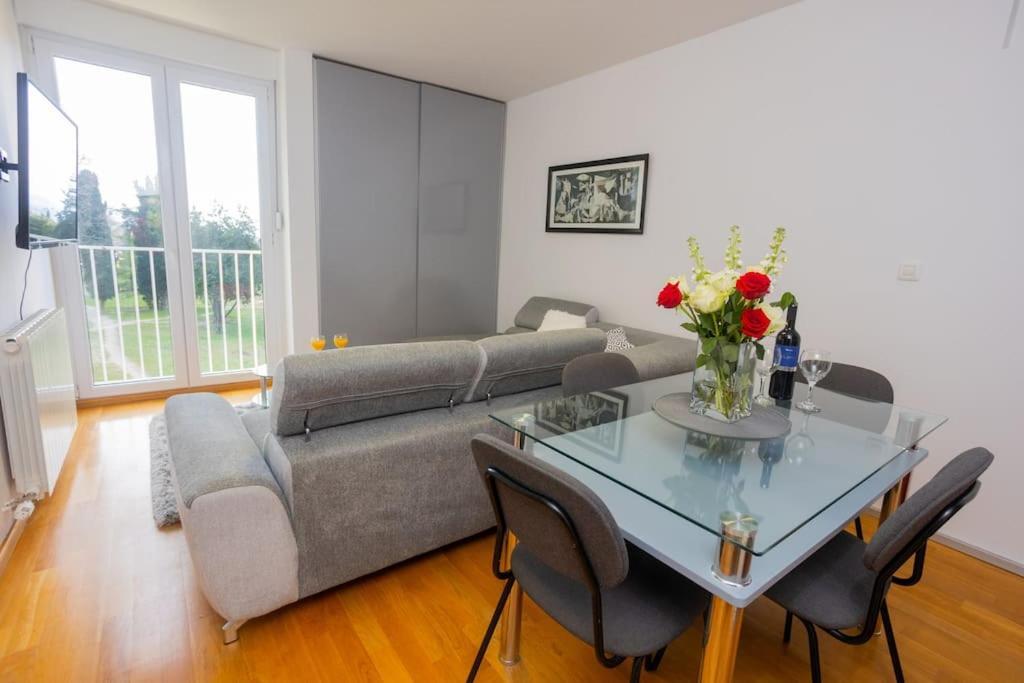Bella Vista - Cozy Apartments With Easy Check-In And Free Parking Split Buitenkant foto