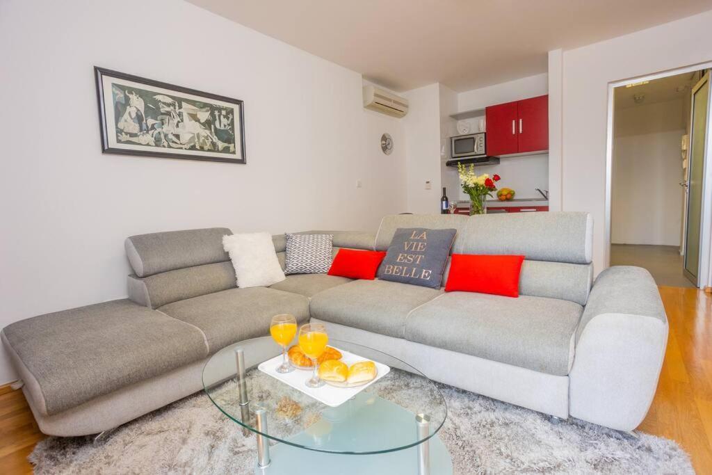 Bella Vista - Cozy Apartments With Easy Check-In And Free Parking Split Buitenkant foto