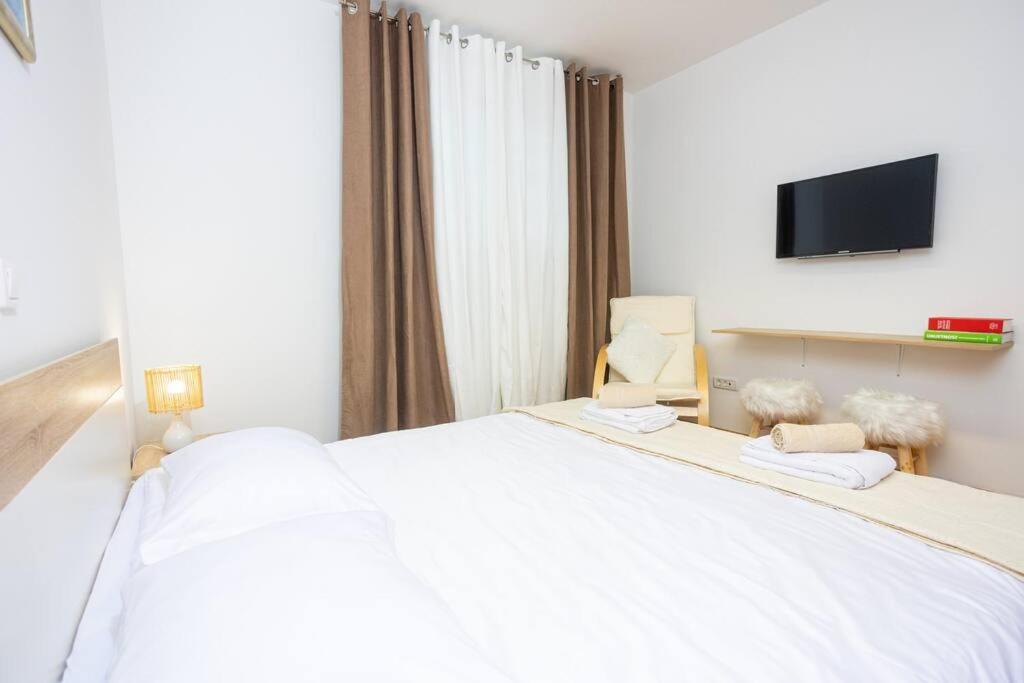 Bella Vista - Cozy Apartments With Easy Check-In And Free Parking Split Buitenkant foto